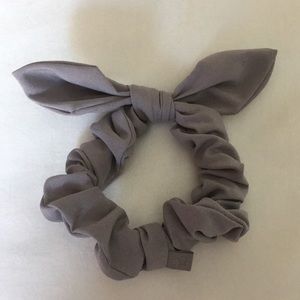 Lululemon Uplifting Bow scrunchie, brand new